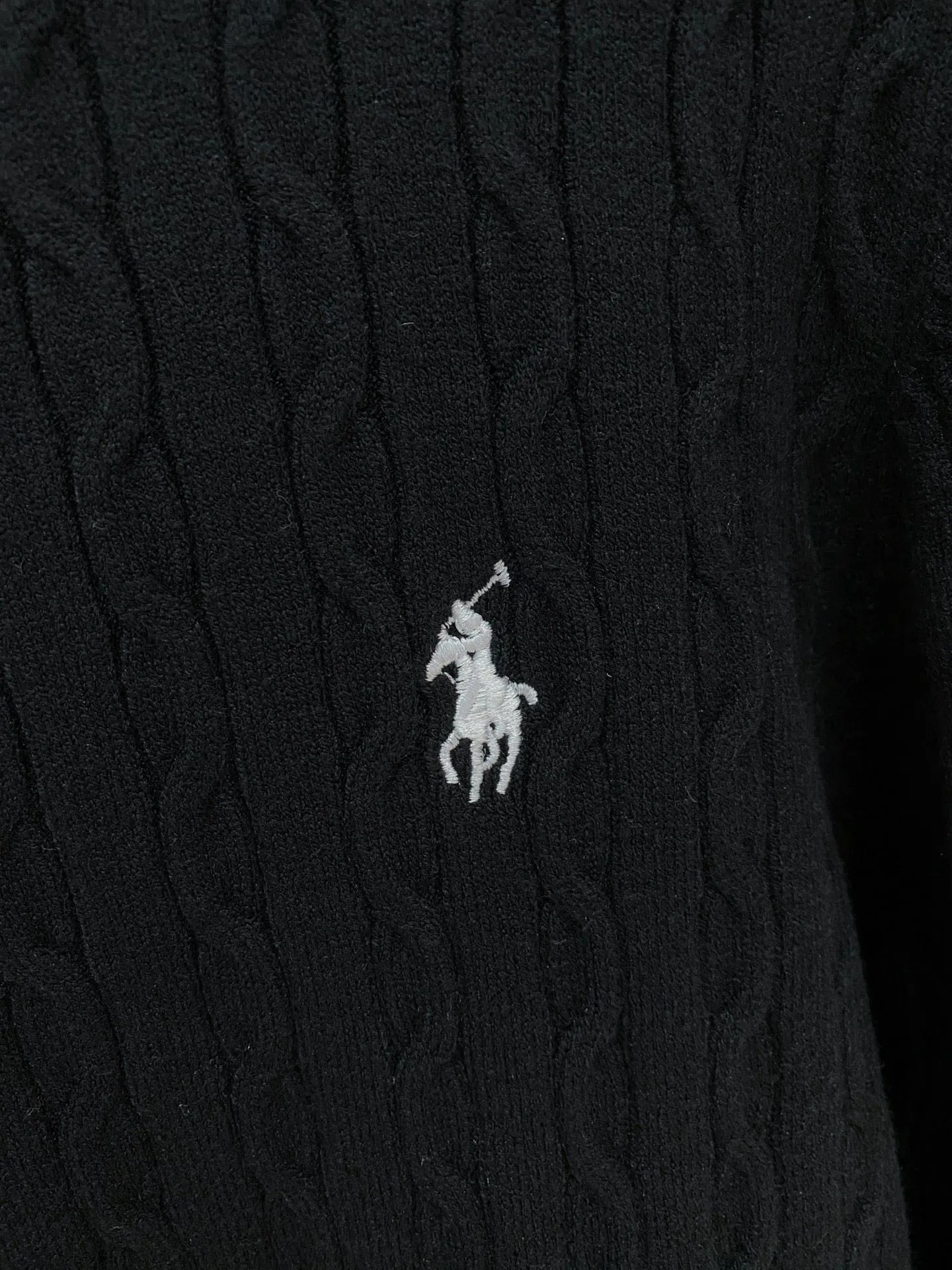 🅿️420 【POLO Paul】Autumn and winter classic round neck pullover sweater, in full condition! ! ! Wool blended fabric, the latest model in 2025, golden ratio! ! Slim-fitting soft gold, versatile and practical item, the combination and practicality are extremely powerful, simple and elegant, and classy! To create your own style, it is highly recommended to buy it in two colors. The standard slim fit tailoring process is suitable for both young and old men. It is knitted from wool and will not cause any discomfort! While keeping warm, it is stylish, textured and wearable, and the classic logo with contrasting colors on the chest feels in place! ! Recommended for regular customers! ! Size M-3XL (maximum wear: 190 pounds)